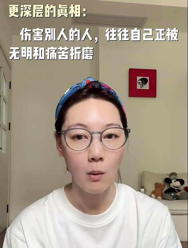 讨好大佬陪睡上位？遭央视“开除”？曾是央视女主持谣言有多离谱