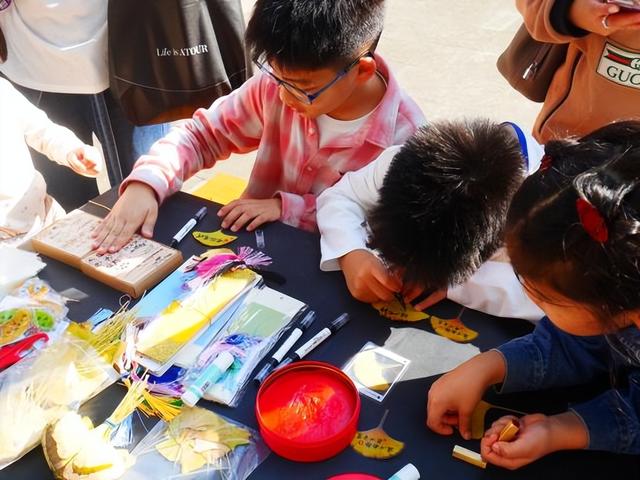 杭州孔庙碑林银杏季启幕，推出多项文化体验活动邀市民共赏“金色盛宴”