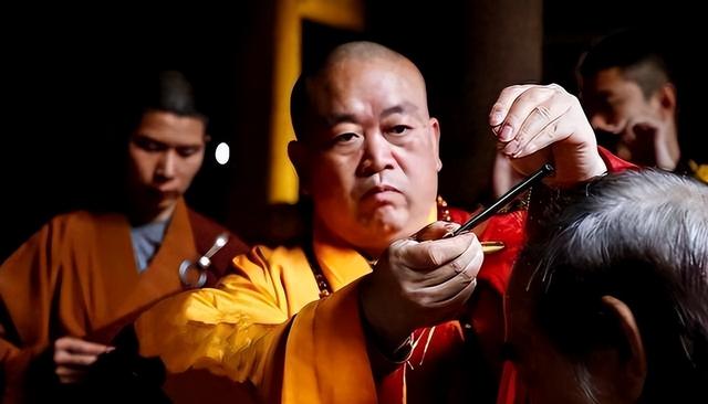 释永信翻车，最惨的不是他，而是那个捐了46亿、剃度出家的蔡志忠