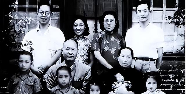 他是河南第一任省委书记	，47岁因病去世，其秘书后成为国务院总理