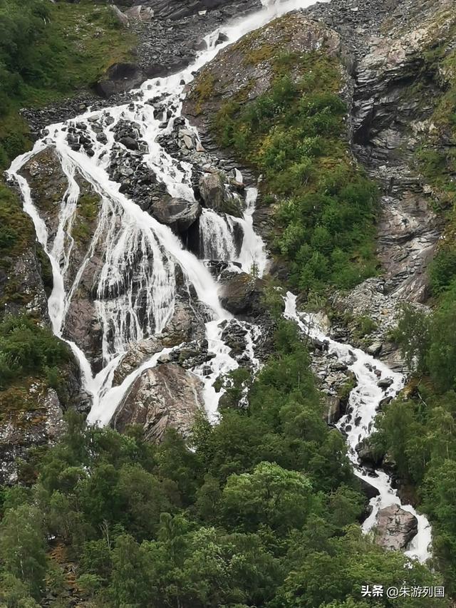 在挪威峡湾，一天三次轮渡，带来的震撼体验