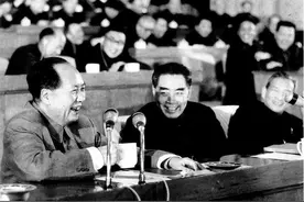 62年毛主席参加“七千人大会”主动承责：让人讲话，天塌不下来！图片