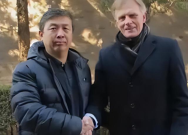 某些高学历人背叛国家被骂，专家跪舔美国丢工作遭孤立