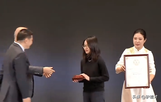 韦东奕没想到	，2026刚开始，官媒高调官宣王虹喜讯，终于等到这天