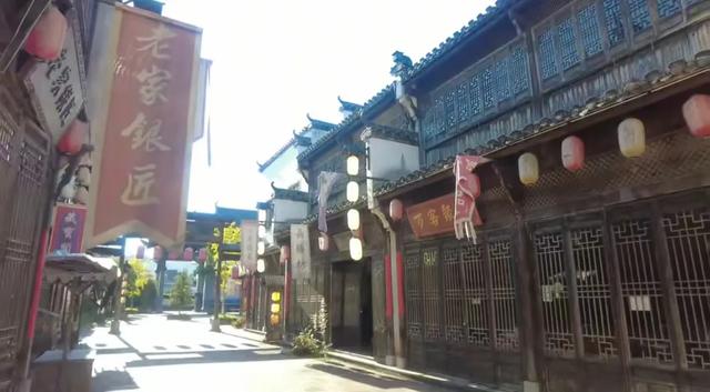 江西婺源新开发的梦里老家仿古小镇处于荒废状态，让人感到惋惜