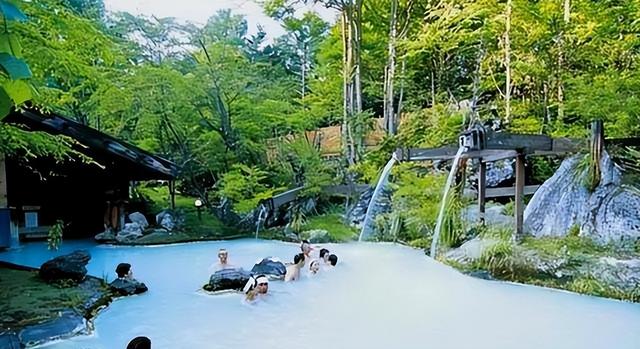 日本男女混浴要求一丝不挂，女性的隐私如何保障？看完涨知识了