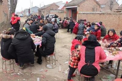 结婚背百万债，夫妻AA成趋势，难怪都不结婚，这些原因压倒很多人