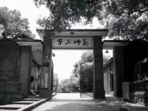 探幽怀旧，真的不用去远方:老校园与老公园都可看昔日时光