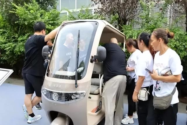 “老头乐”被禁后，多地出现新型接娃方式！合规上路，不查不扣