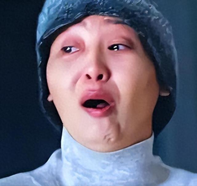 徐帆回应离婚5个月	，冯小刚近况曝光，他的“小心思	”再藏不住了