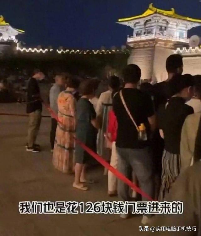 印度游客疯狂涌入中国，在庐山搓澡、打肥皂！景区把老外放纵坏了