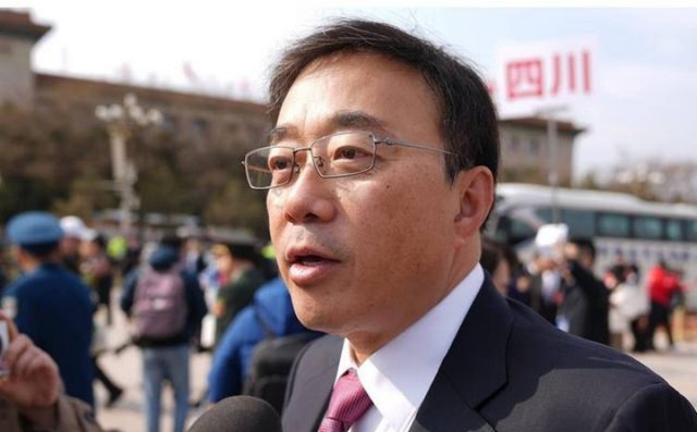 轮到美国被“垄断”了！“芯片之父”弃美回国，研发成果堪比核武
