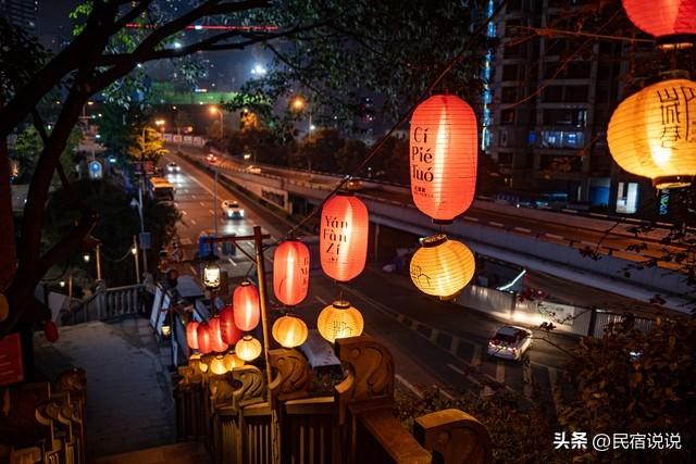 别人乘坐重庆长江索道5分钟，他坐了20分钟，挣大啦！