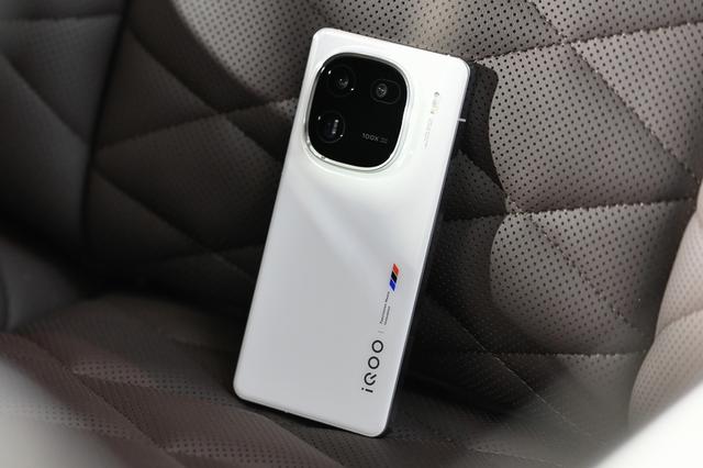 iQOO、一加、realme上半年销量大比拼