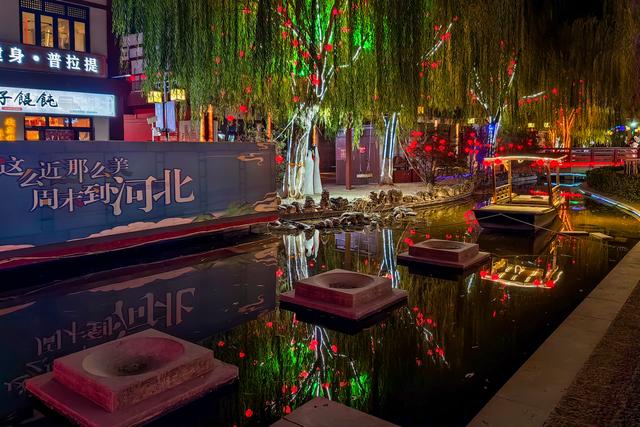 河北定州：古城夜色灯光璀璨 美轮美奂