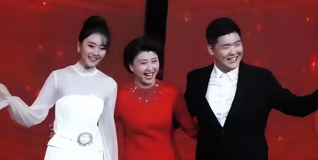 闫学晶没想到，宣布再也不上春晚的孙涛，竟又靠妻子实现口碑暴涨