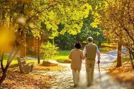 姚老师72岁娶了小自己20多岁的学生，儿女知道真相后双手赞成图片