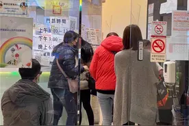 台卫福部门取消医院挂号费上限，街访台民众炮轰：太不顾老百姓图片