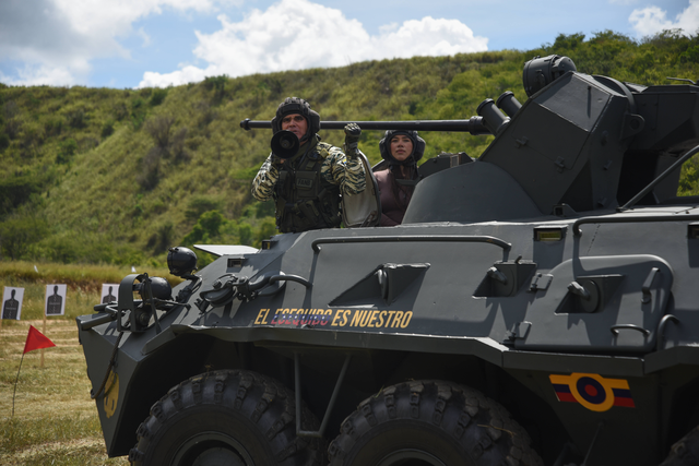 特朗普终于迈出这一步，F18“破门而入”，委内瑞拉还能撑多久？