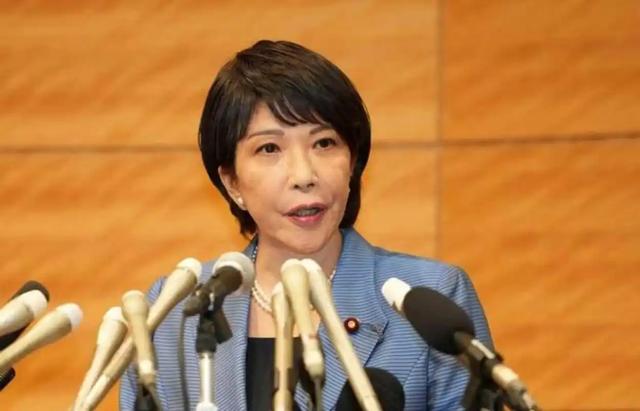 沉寂1天，高市早苗终于签字，日本砸9万亿反华	，解放军动作更大