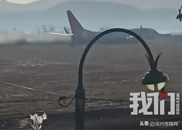 韩国“179死空难”75秒黑匣子录音公布：出现强烈鸟撞击声后机长叹息，副驾驶高喊“抬头”；若无围墙可生还