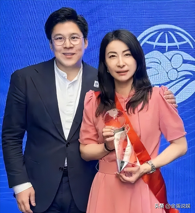 霍震霆没想到，44岁儿媳郭晶晶再次官宣喜讯	，让整个阔太圈沉默了