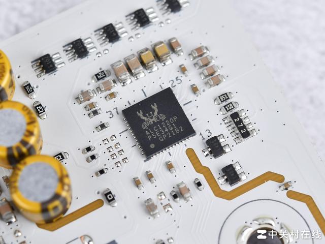 布局优化升级WIFI7 华硕B850重炮手白色版主板评测