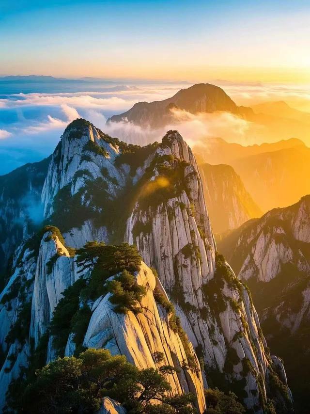 5个观景台+凌晨4点的日出：华山的险，藏着让人尖叫的光影密码