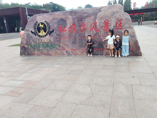 红旗渠值得你去观看！7学习前辈们的精神。