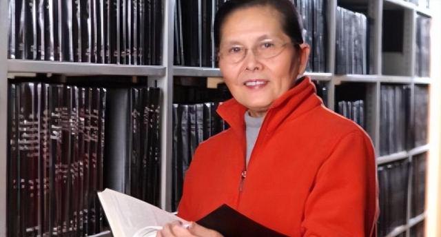 她是中国芯片顶尖人物，4度评选国内院士失败，后被美国封为院士