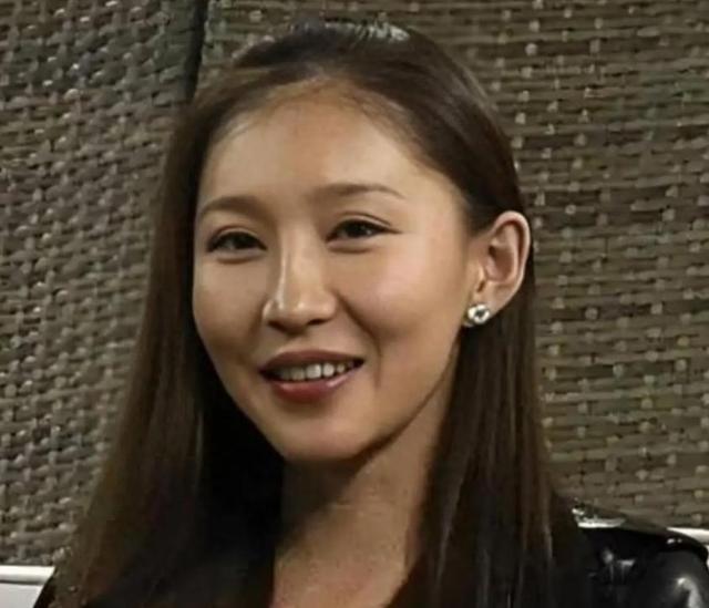 又一“邓文迪”！34岁东北女孩拿下81岁新任世界首富，已育有两娃