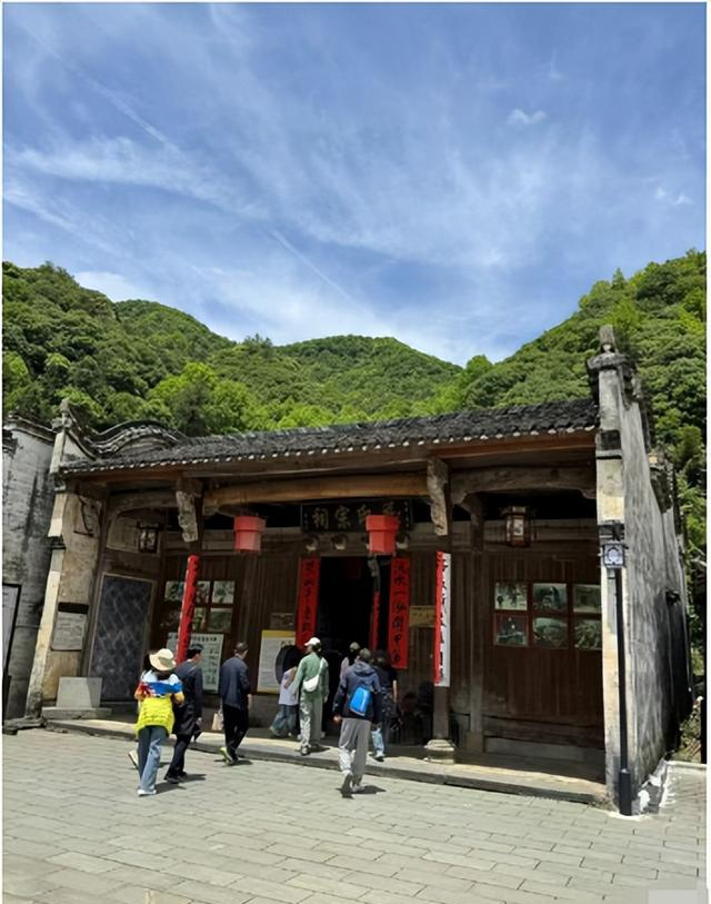 不去黄山了！这里比黄山柔10倍，山林不输庐山！美食堪比徽州
