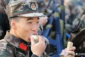 中国压缩饼干吃一块顶一天，它是用什么做成的，为什么这么抗饿？图片