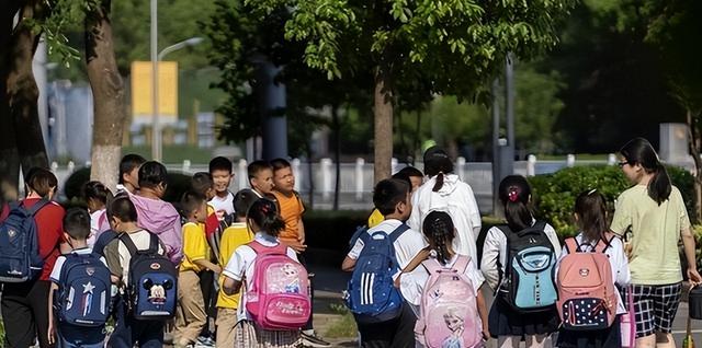 全国出生人口断崖：21年1062万人，24年954万，25年令人意想不到