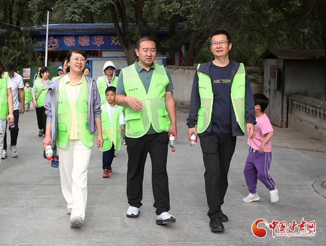 秋日登高“医”起行 省人民医院组织五泉山登山活动