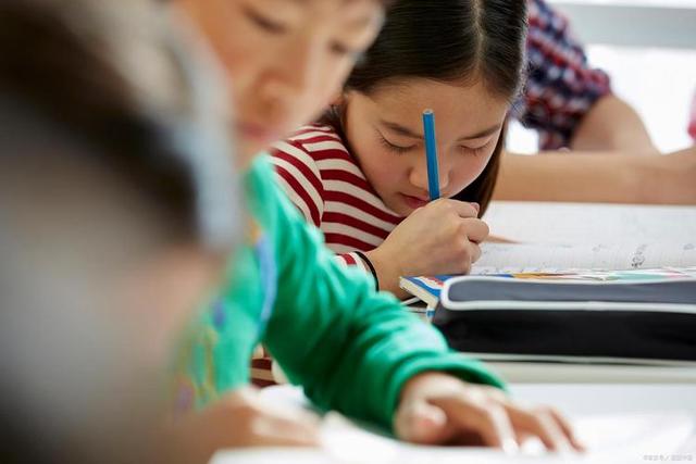 “人口警报”再次拉响，这次是没人愿意再生了，专家奇葩建议频出