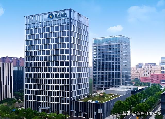 日入近4亿！手握2000亿上市公司！64岁新晋女首富“打败”宗馥莉