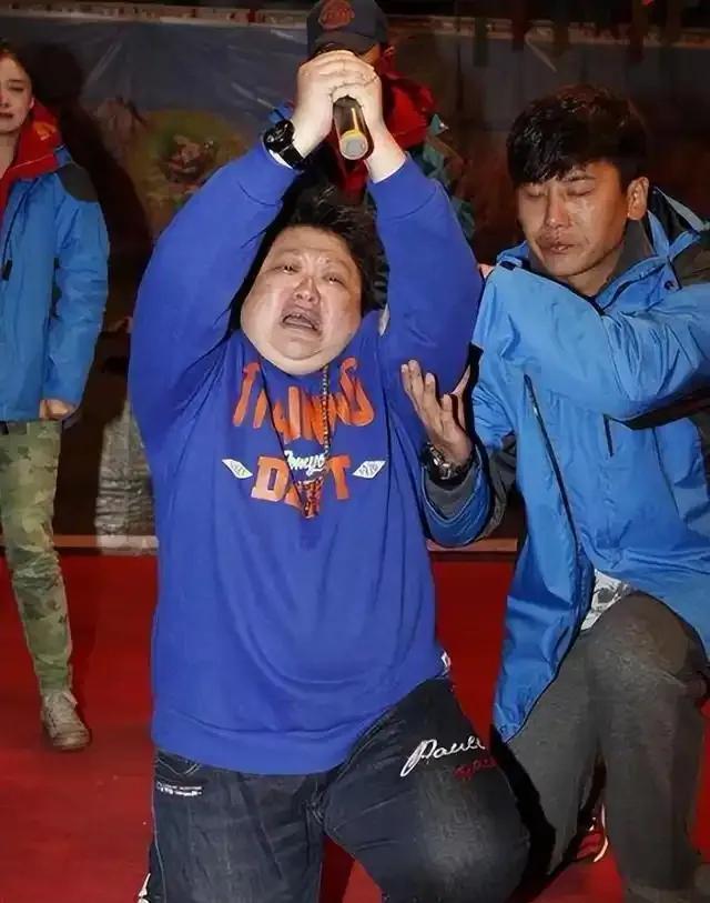 韩红亲爹居然是他?难怪没人敢惹!这身份太惊人了!