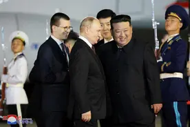 普京访朝，金正恩接机，北约担心俄为朝提供导弹与核计划支持图片