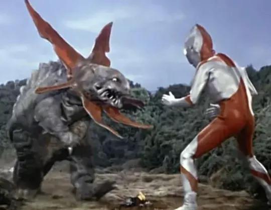 初代奥特曼佐菲和新奥特曼利匹亚佐菲