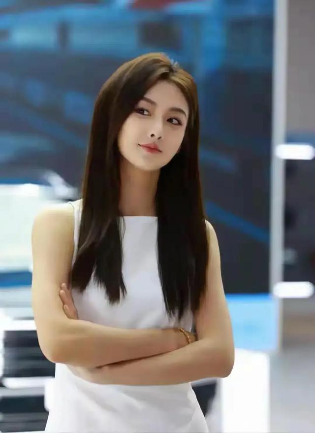 苏一宁,身高177厘米,体重56公斤，车模姐姐，人称少妇天花板