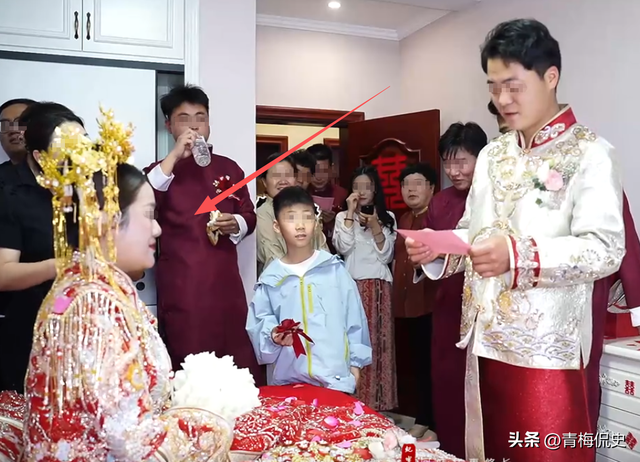 伴郎破坏婚礼后续：新娘发声，男子正脸被扒，新郎做法令人失望