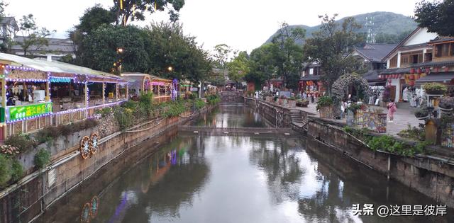 丽江古城大水车及周边景色