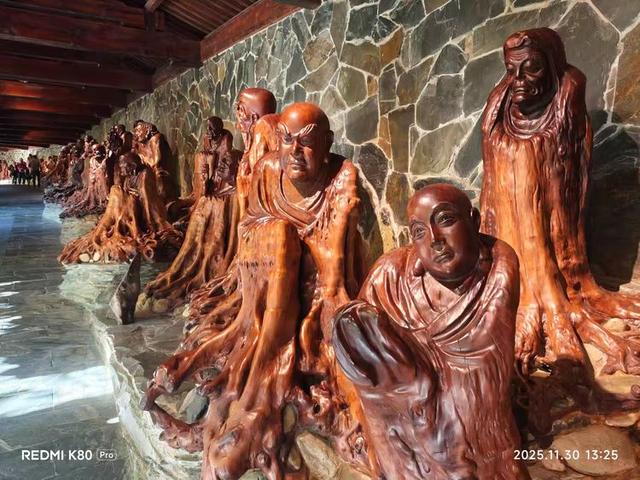 参观根宫佛国博物馆