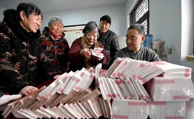 江苏企退2026过渡养老金补发传来喜讯，补发金额可查，补了多少？