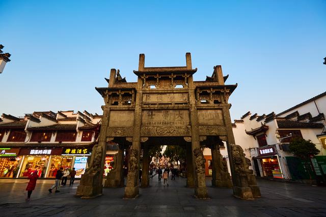 黄山歙县徽州古城，感受古城的非遗文化，邂逅一条“活着”的大鱼