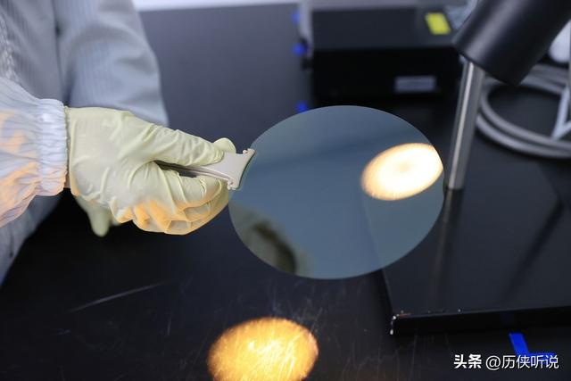 日媒报道：美国用先进芯片遏制中国，中国用成熟芯片掀起全球地震
