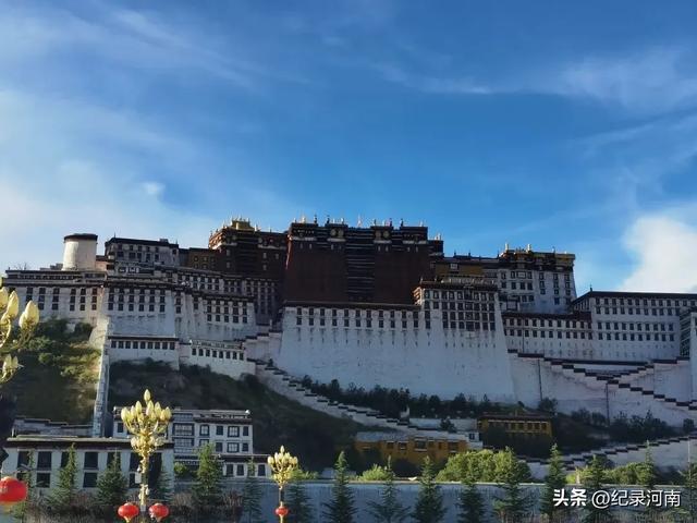 在朋友圈的一方小小天地里，那神秘而圣洁的雪域高原——西藏