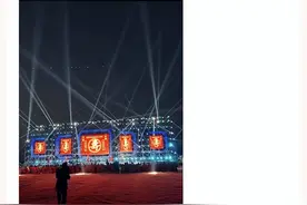 富豪许伟为庆祝母亲90岁寿辰，斥资百万举办百万寿宴，场面宏大图片