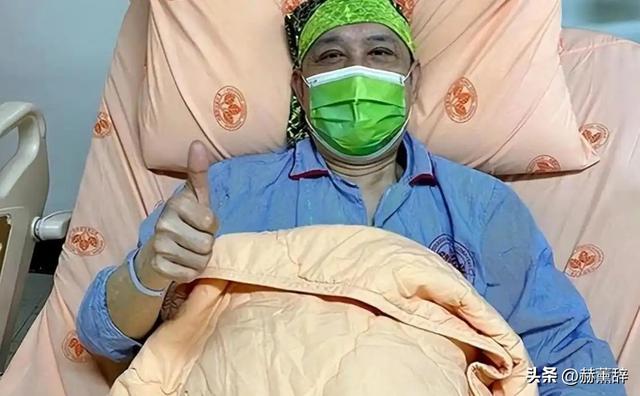 曾是一代歌王，却沦为人尽皆知的台独分子，如今家破人亡下场凄凉